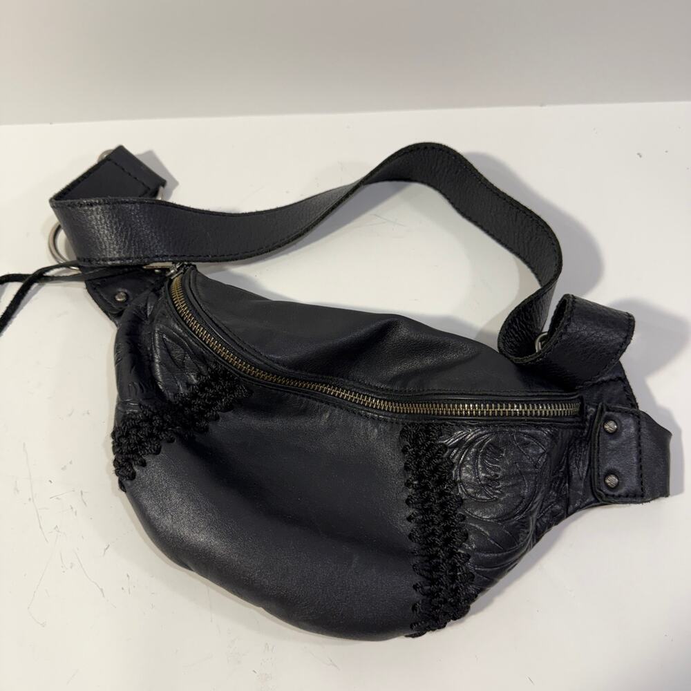 The Sak Black Leather Bolinas Detailed Crossbody Belt Bag Pouch